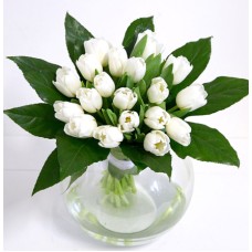 White tulips in a round bouquet - Snow white confession XXL